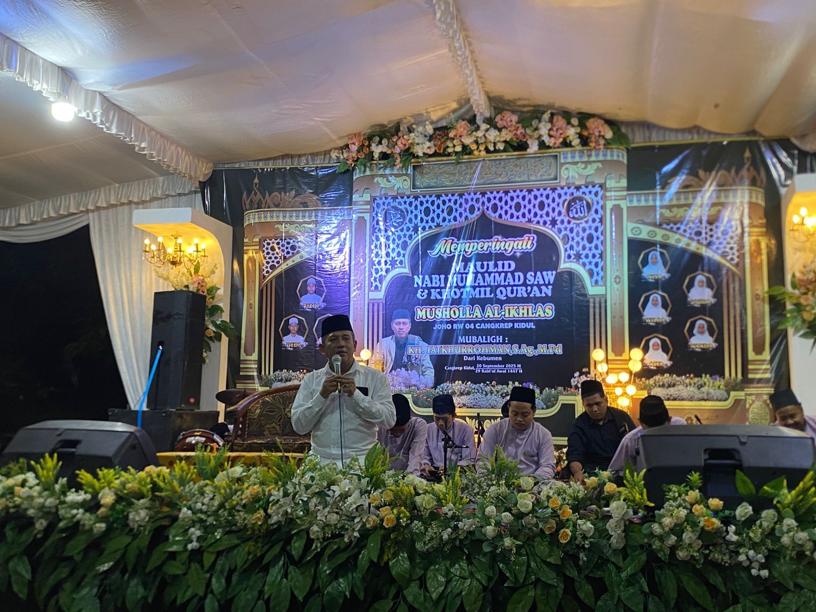 PERINGATAN MAULID NABI DI MUSHOLA AL-IKHLAS CANGKREP KIDUL