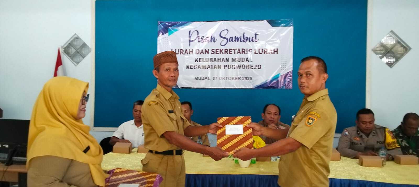 PISAH SAMBUT LURAH DAN SEKRETARIS LURAH KELURAHAN MUDAL