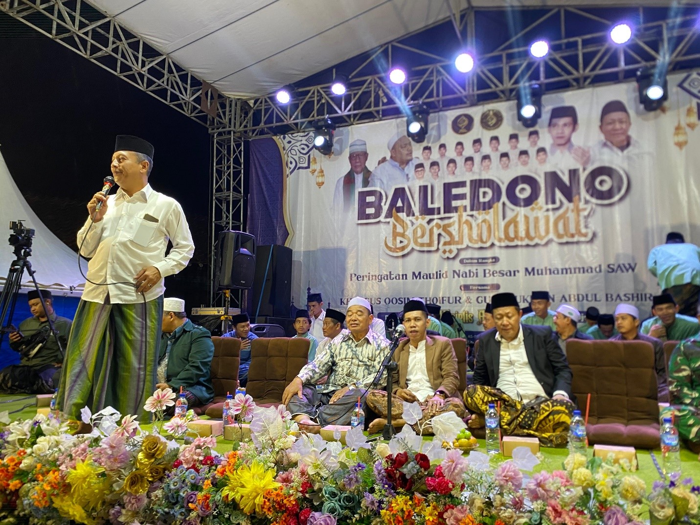 BALEDONO BERSHOLAWAT DI MASJID DAARUSSHOLIHIN
