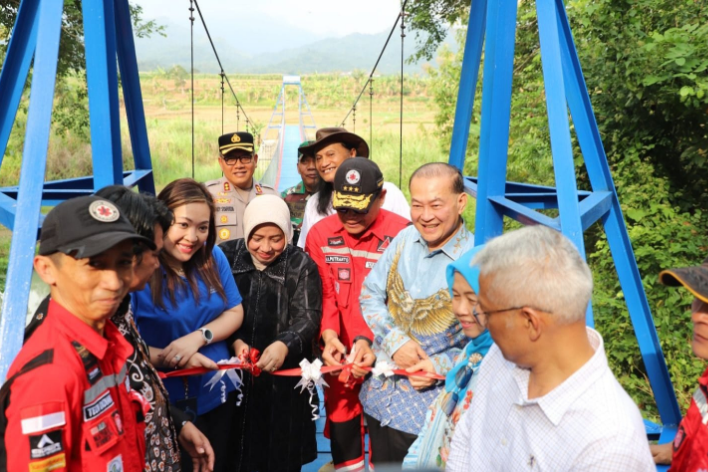 Peresmian Jembatan Gantung Di Desa Semawung